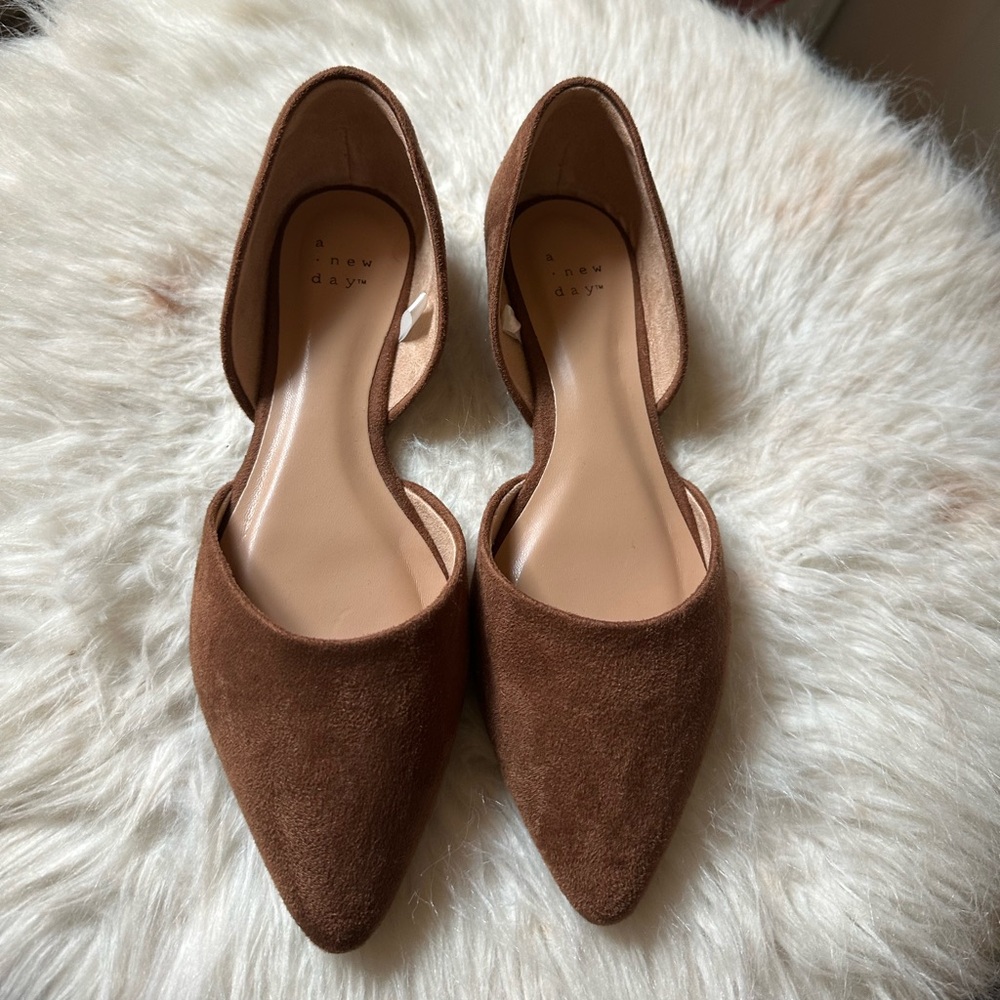 A New Day Women's Tan Pointed Flats